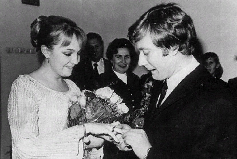 После школы Екатерина поступила в  один из столичных вузов на факультет иностранных языков. Но вскоре поняла, что хочет пойти по стопам матери. Вскоре она становится студенткой школы-студии МХАТ. На четвертом курсе она покорила зрителей игрой в спектакле “Таланты и поклонники”, поставленном в театре Маяковского  В 1970 г. она поступила на службу в театр Сатиры. Здесь она познакомилась с Андреем Мироновым. После красивых ухаживаний Екатерина вышла за него замуж. В этом браке у них родилась дочь Маша, известная сегодня актриса Мария Миронова.