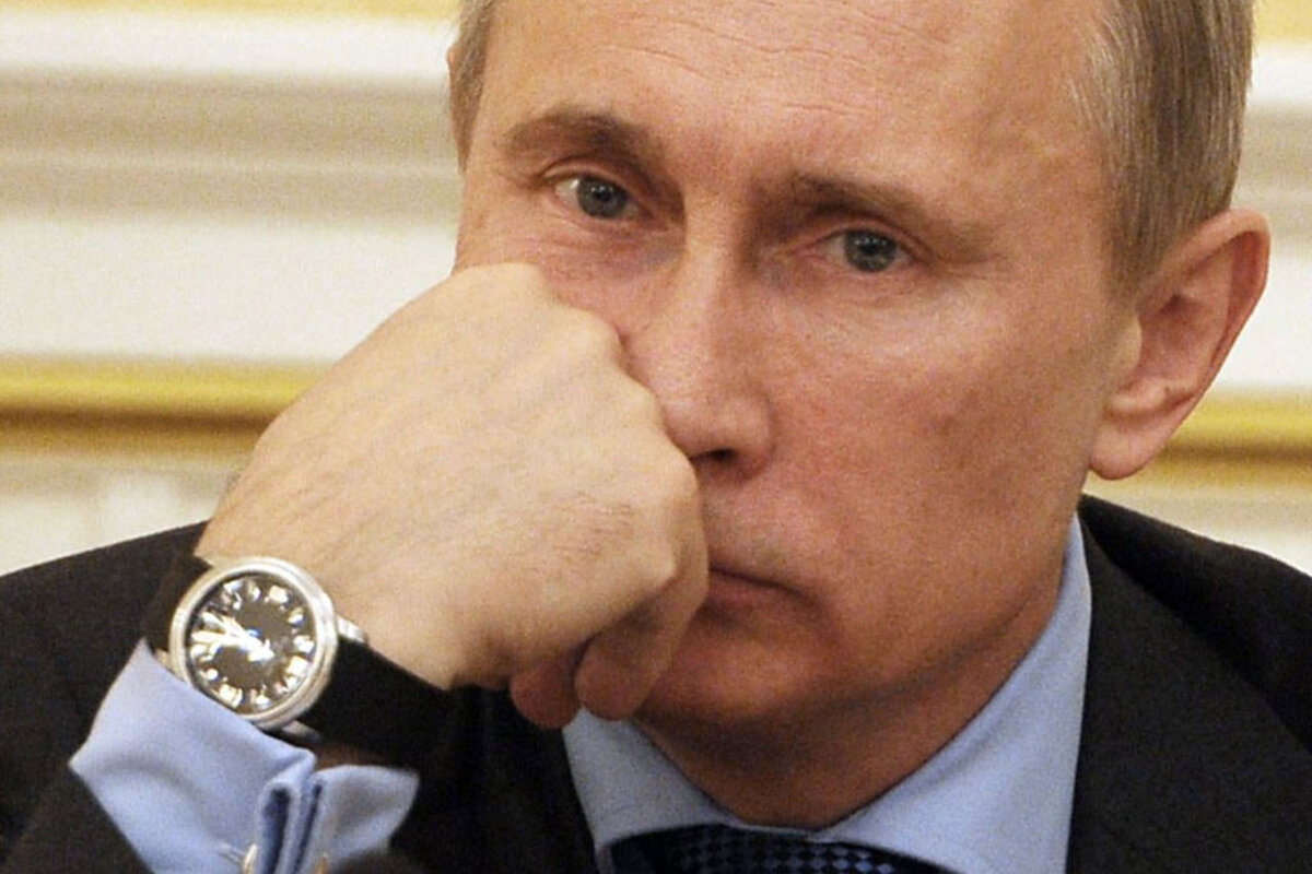 На какой руке москва. Часы Патек Филип Путина. Часы Путина Patek Philippe. Blancpain часы Путина.