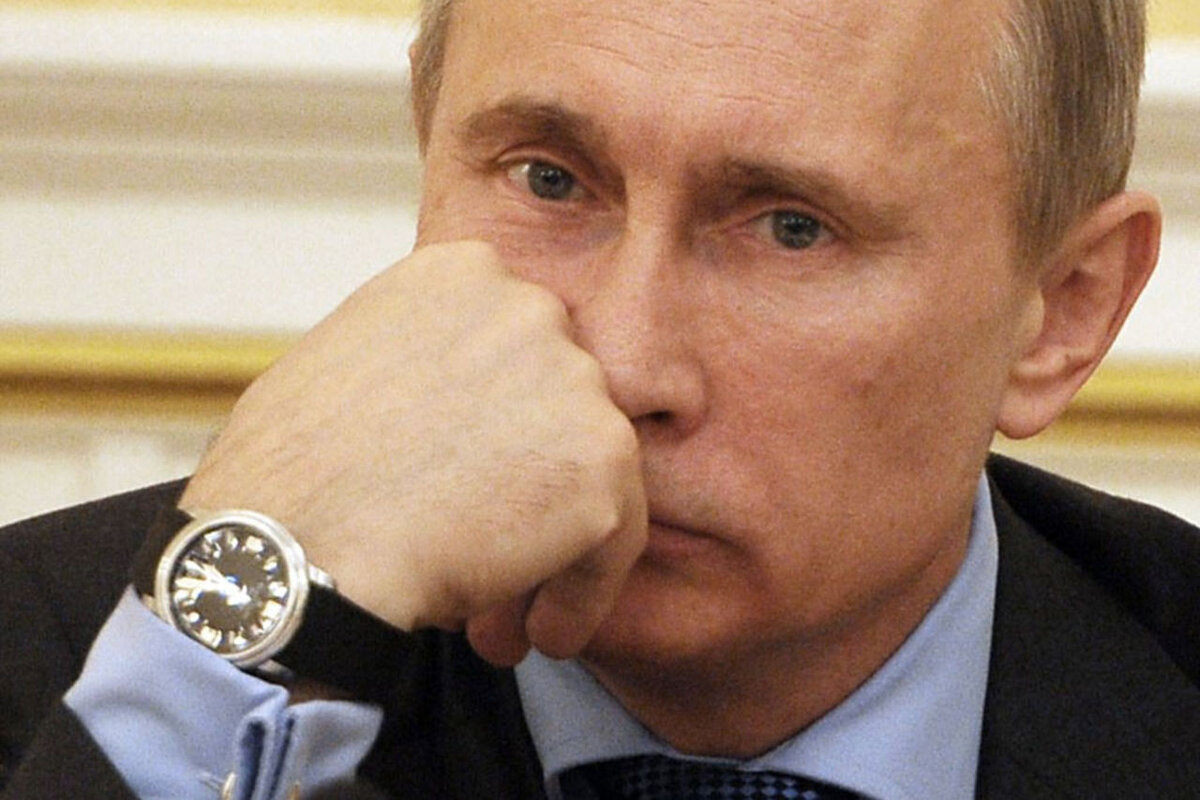 На какой руке носят часы мужчины. Часы Путина. Часы президента Blancpain. Blancpain Aqualung grande Date Путин. Часы Монблан Путина