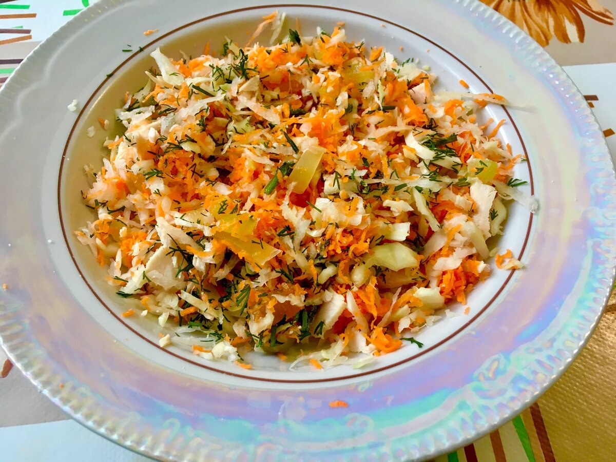 На 100 грамм - 74,3 ккал; БЖУ: 9,9/2,4/3,4