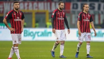 Фото: AFPТаким образом, «россонери» не забивает уже в четвертом матче Серии А подряд. Последний раз такая негативная серия была у миланской команды в далеком 1984 году, сообщает Opta.
