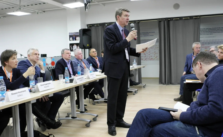 Президент некоммерческого партнерства «Руссофт» Валентин Макаров (в центре)
