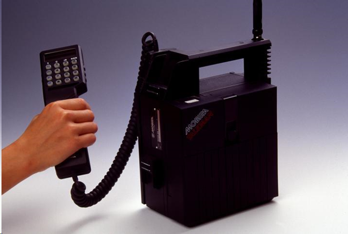 Фото: Первый мобильник Nokia (С) Nokia