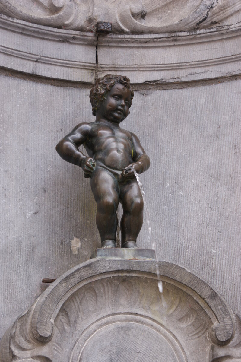 Писающий мальчик