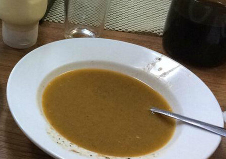 Чёрба- национальное блюдо, состоящие из взбитой на блендере чичевицы и преправ. 