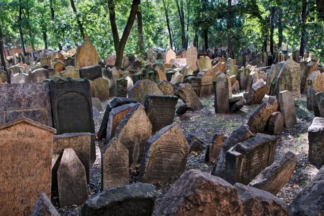 1. Старое еврейское кладбище в Праге 
