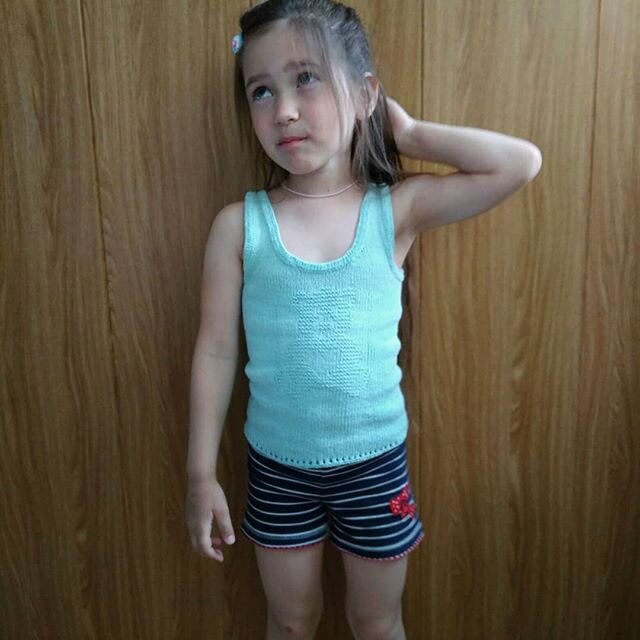 ребенок доволен обновкой