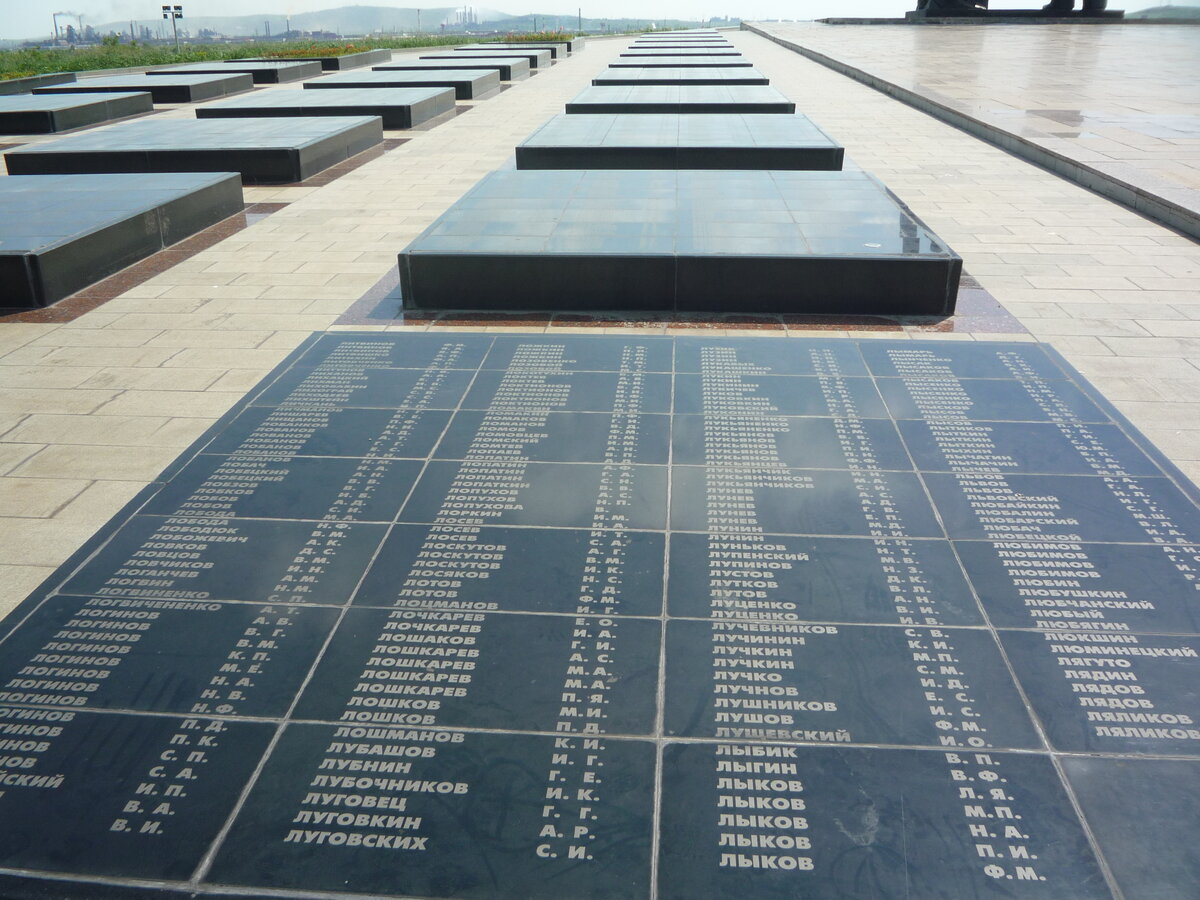 Огромные списки погибших(((