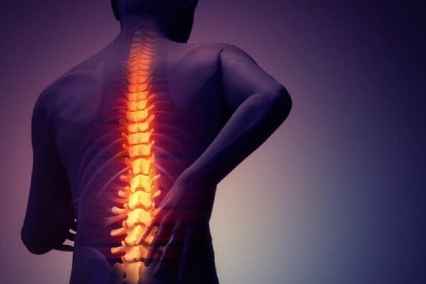 Что могут означать боли в правой части спины