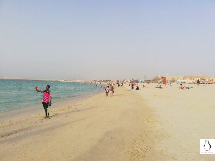 Пляж в Дубае, фото из личного архива. Думаю, многие на этом пляже не отказались бы от "золотой визы".