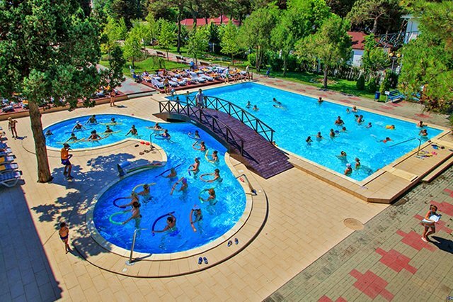                                            Один из бассейнов отеля Красная Талка 3*