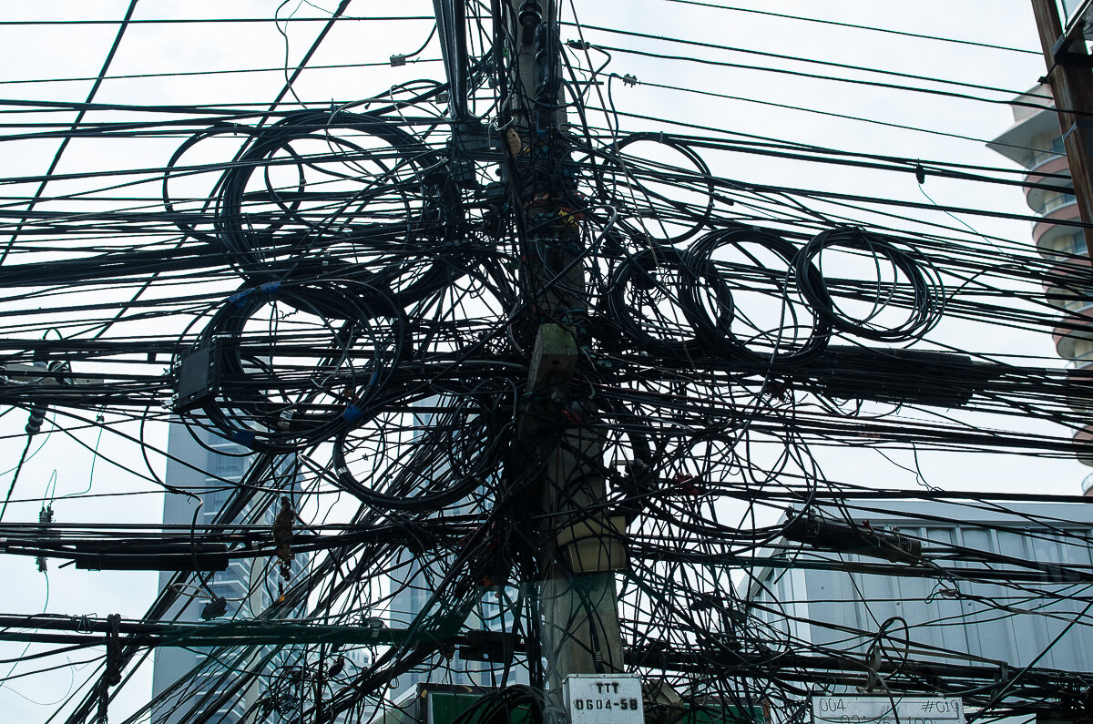 Электрические столбы в Тайланде