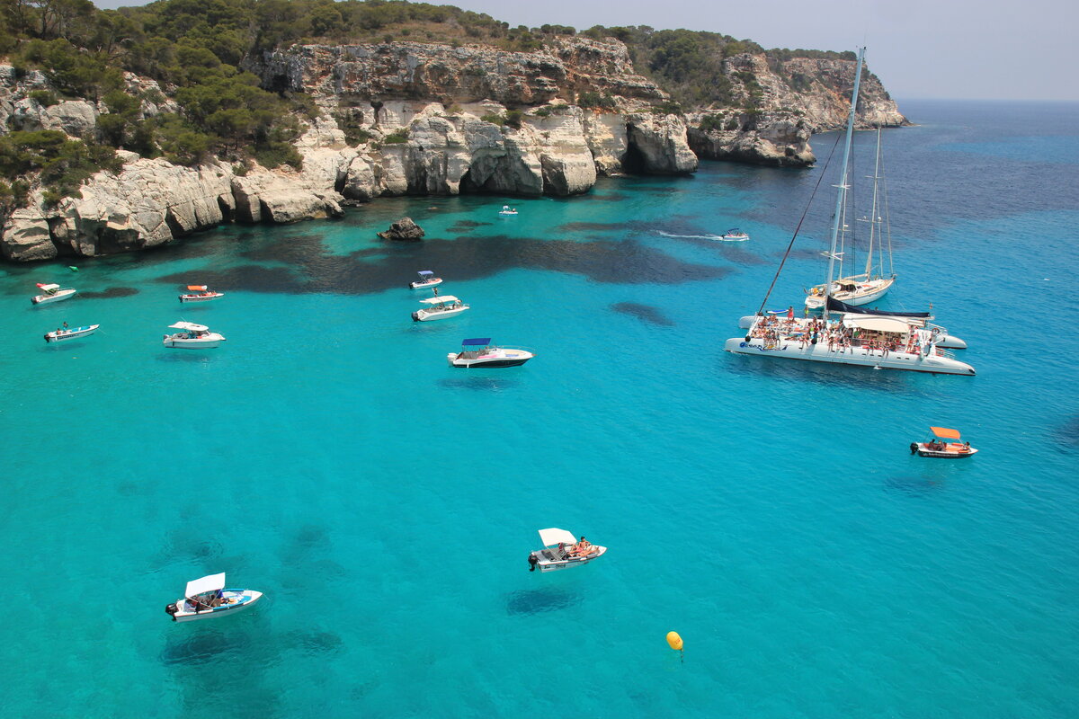 Бухта Macarella на острове Menorca в Средиземном море. Фото: Кирилл Балберов