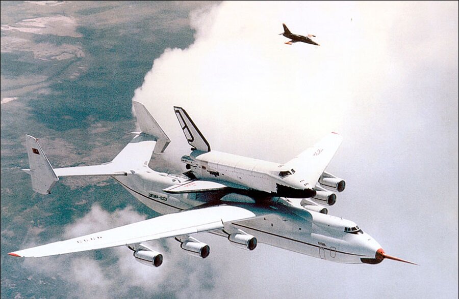 "Буран" установленный на самолет Ан-225 "Мрия"