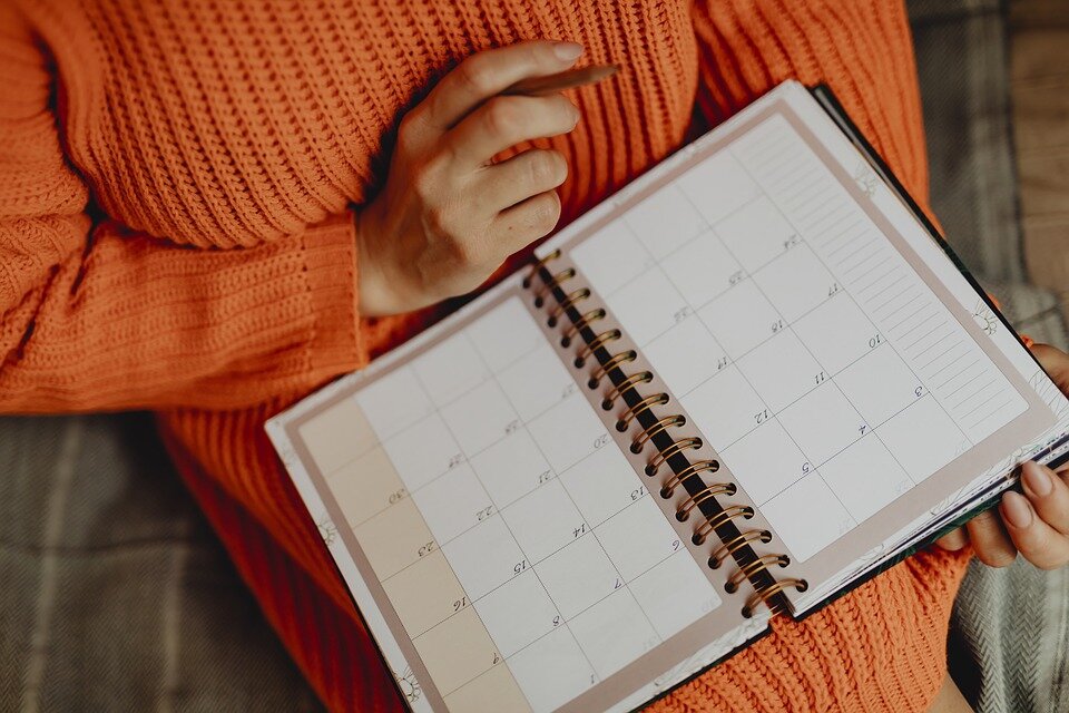 https://cdn.pixabay.com/photo/2019/02/13/15/47/agenda-3994562_960_720.jpg