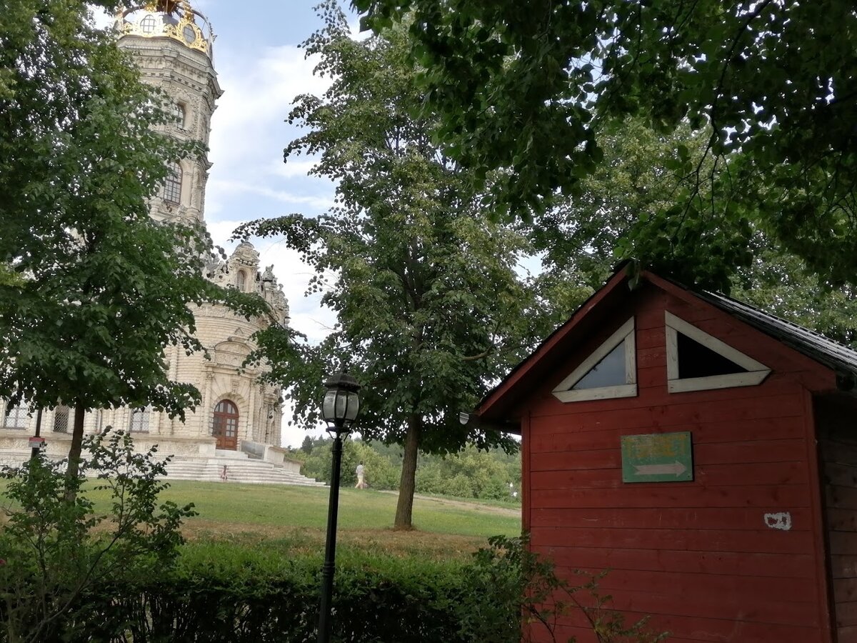 Блеск и нищета в Дубровицах. Фото Света Давыдова