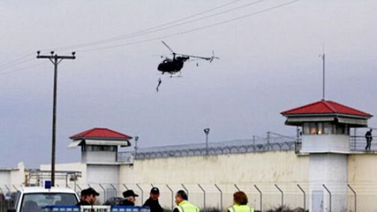 Они смотрели. как он улетал, и ничего не могли сделать!