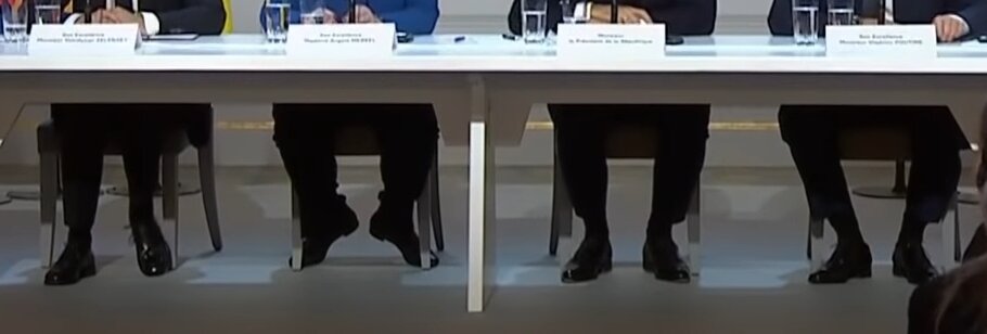 Кто крепче всех стоит на  ногах?