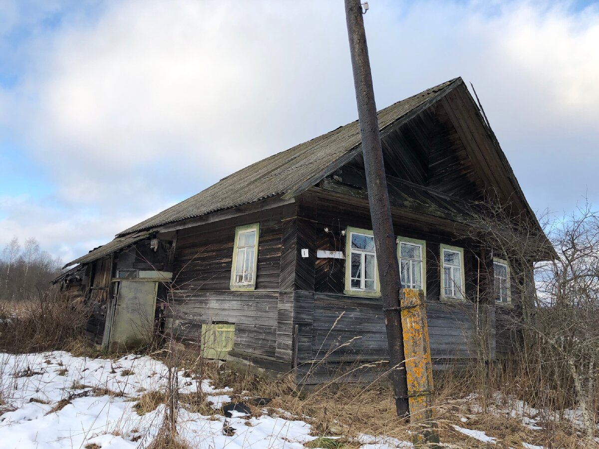 Заброшенные дома. Почему их оставили? В деревне остался лишь один жилой  дом... | Тверская - вот она какая | Дзен