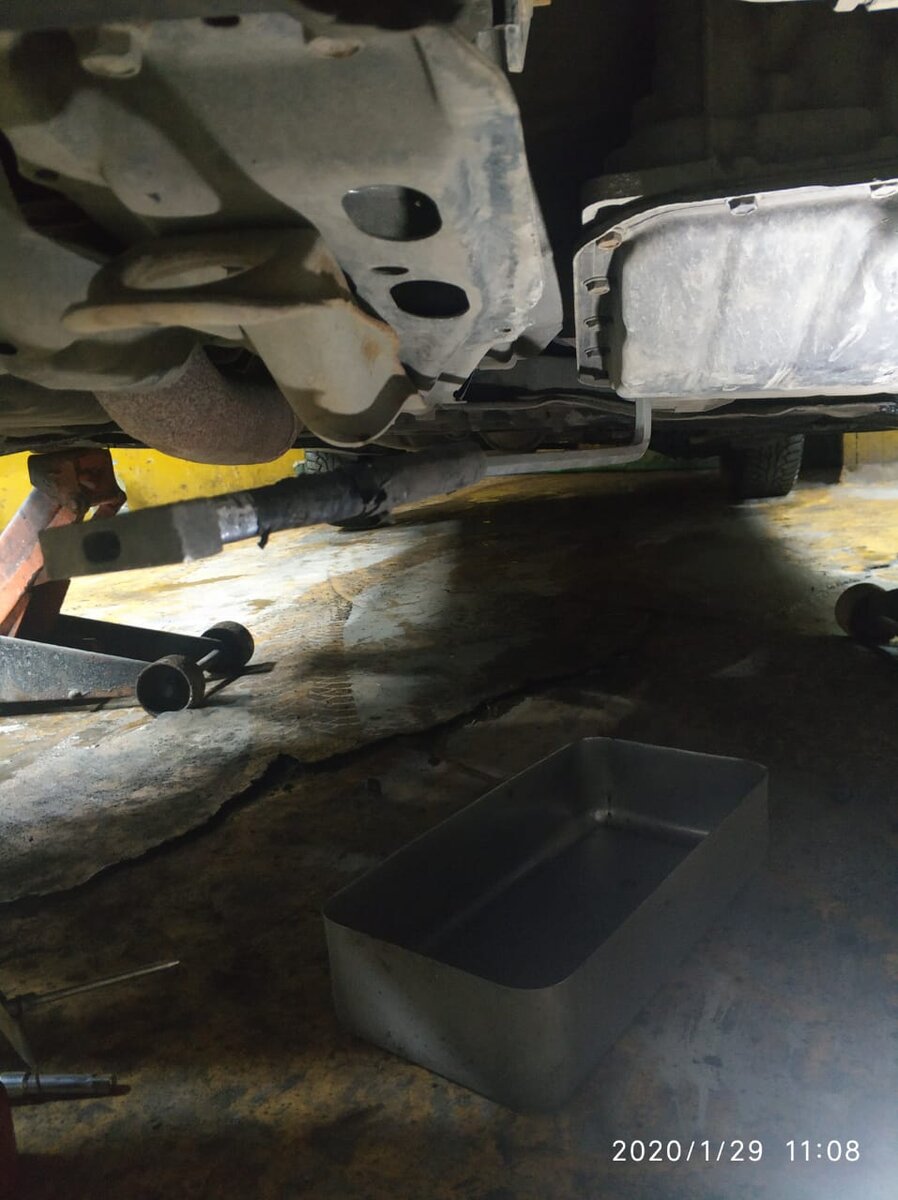 Сливаем масло