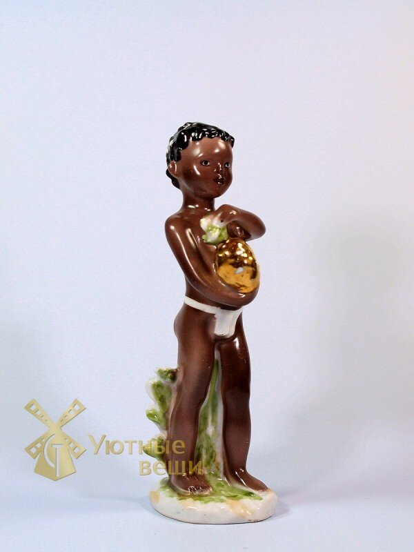 Негритенок с ананасом