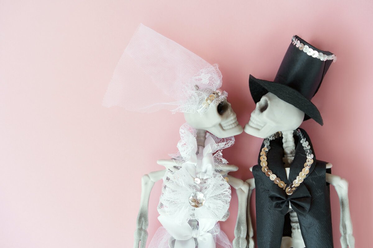 Скелеты жених и невеста