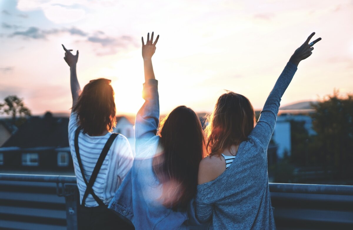 https://images.unsplash.com/photo-1529333166437-7750a6dd5a70?ixlib=rb-1.2.1&q=80&fm=jpg&crop=entropy&cs=tinysrgb&dl=simon-maage-tXiMrX3Gc-g-unsplash.jpg