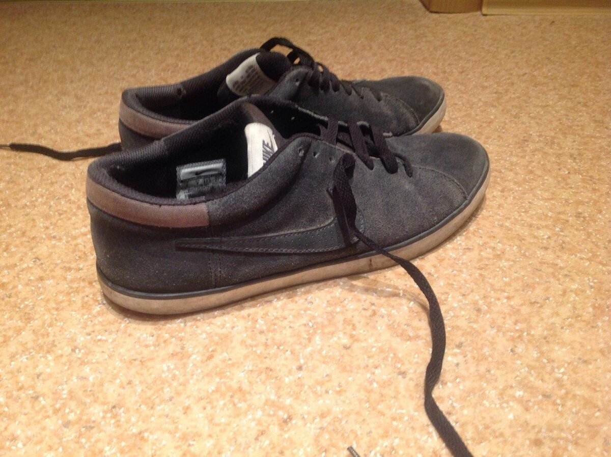 Как выглядели мои кроссовки до реставрации. (Фото сделано лично мной)