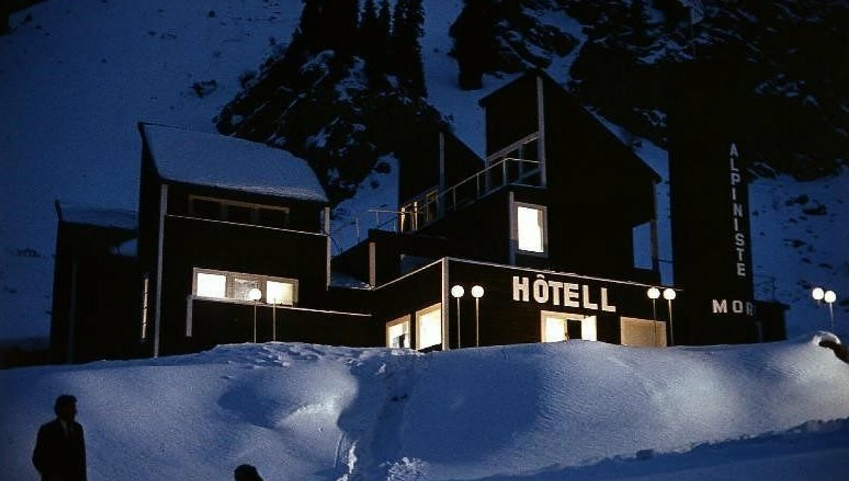 Стильный отель из экранизации 1979 года.