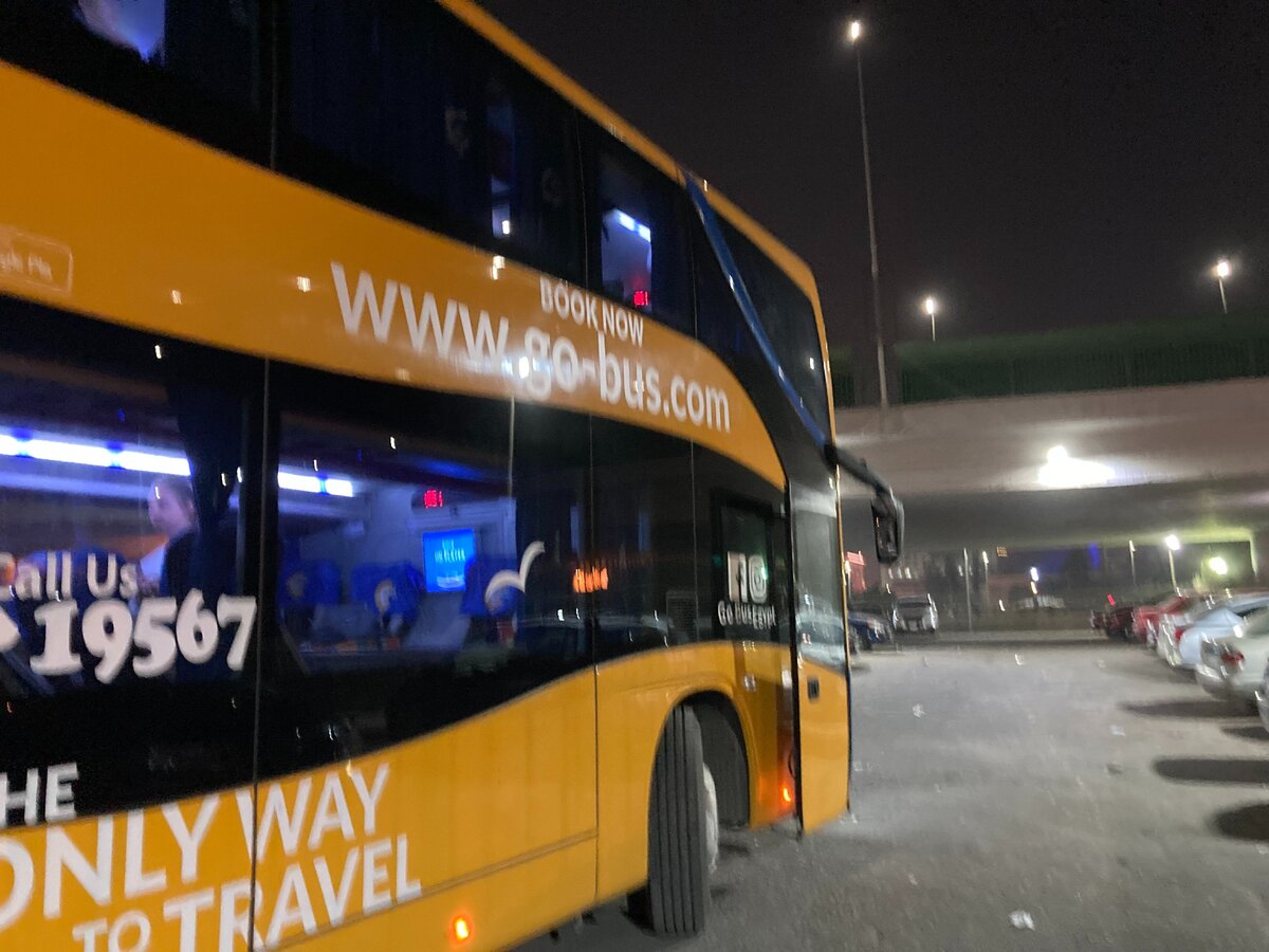 На таком двухэтажном автобусе мы прибыли из Шарма. Билет стоил 405 е.фунтов - около 2000 тысяч рублей