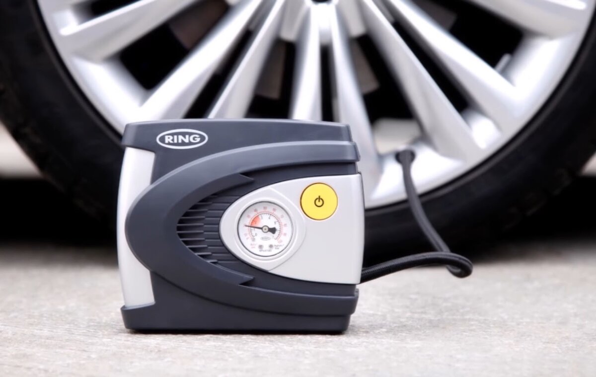 Компрессор поршневой для накачки шин