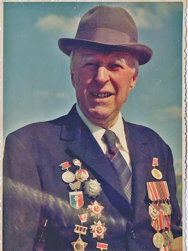 https://ru.wikipedia.org/wiki/Самсонов,_Павел_Алексеевич#/media/Файл:Самсонов_Павел_Алексеевич.jpg