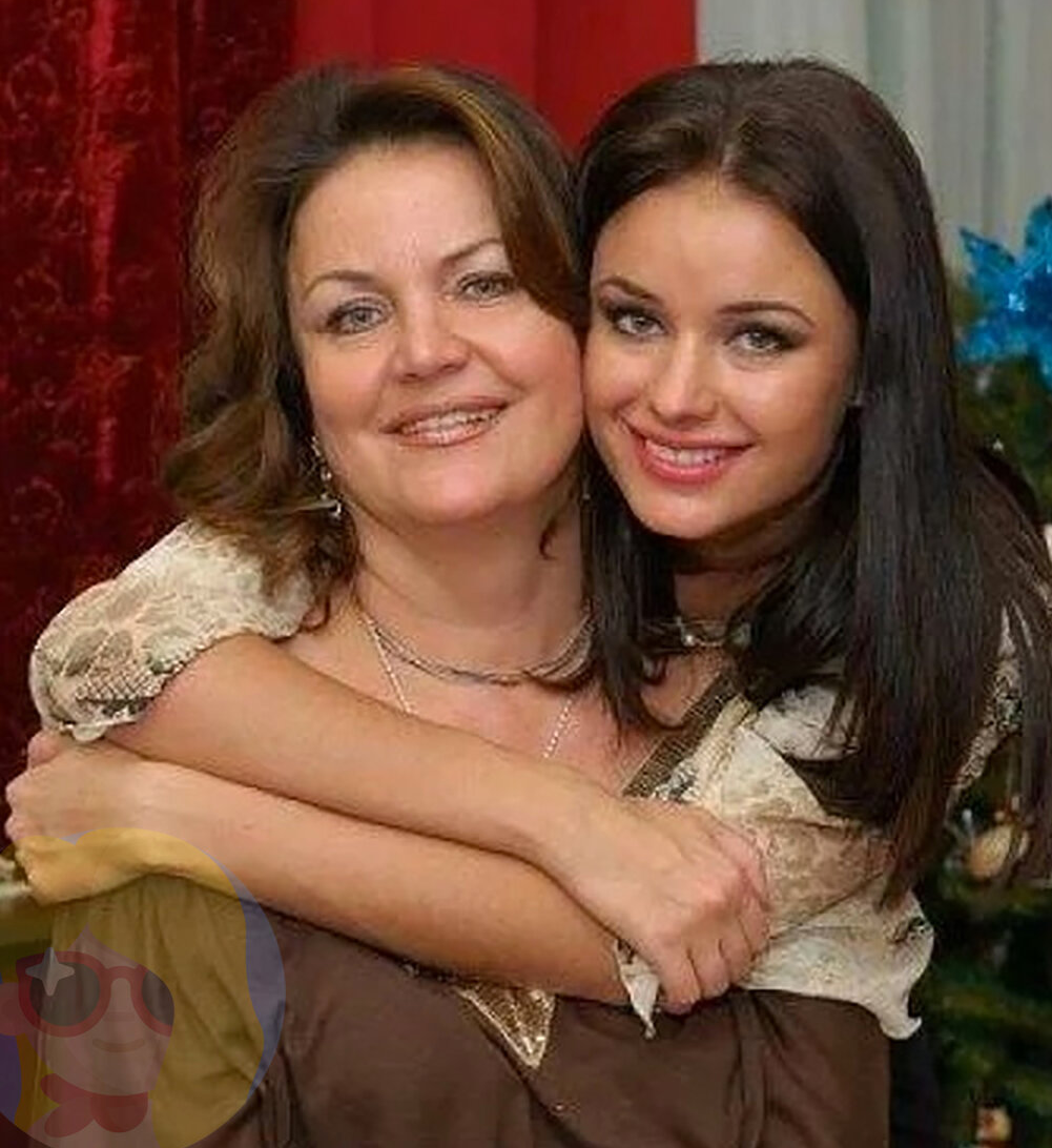 Оксана Фёдорова и Елена Алексеевна.Фото Яндекс.Картинки.