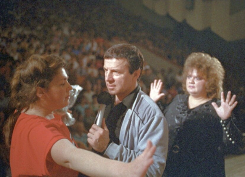 Каким аферистам и лжецелителям охотно верили россияне в 90-е годы? Фото: https://ria.ru/20191009/1559556695.html