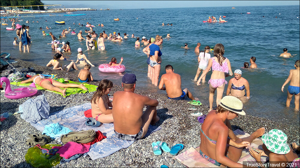 Крым - Как сейчас выглядит пляж в Алуште? Люди загорают "друг на друге ...