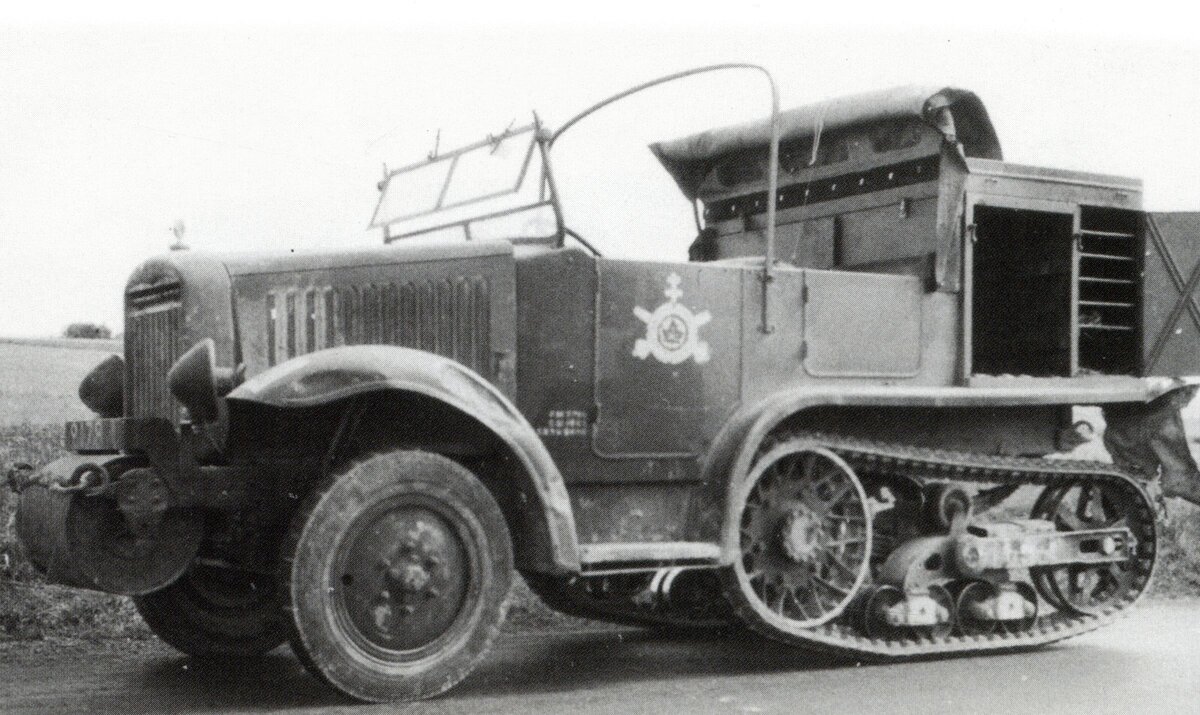 Базовый Unic P107 B с двухрядной кабиной.