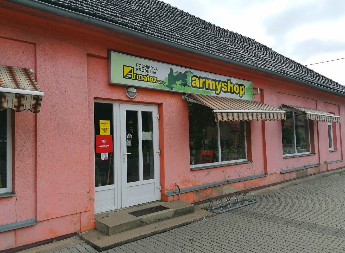 (с) Фото автора. "Военторг" в Чехии, Сеннов-у-Нового-Йичина, Южная Моравия