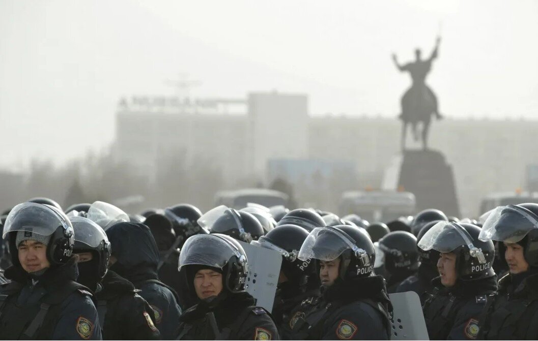 Жанаозен, стихийный протест именно рабочего класса, "обнаружил" уязвимые места  Казахстана. Согласитесь, сложно представить в России "бунт работников Газпрома". Врачей, учителей, - можно. Но газовиков?