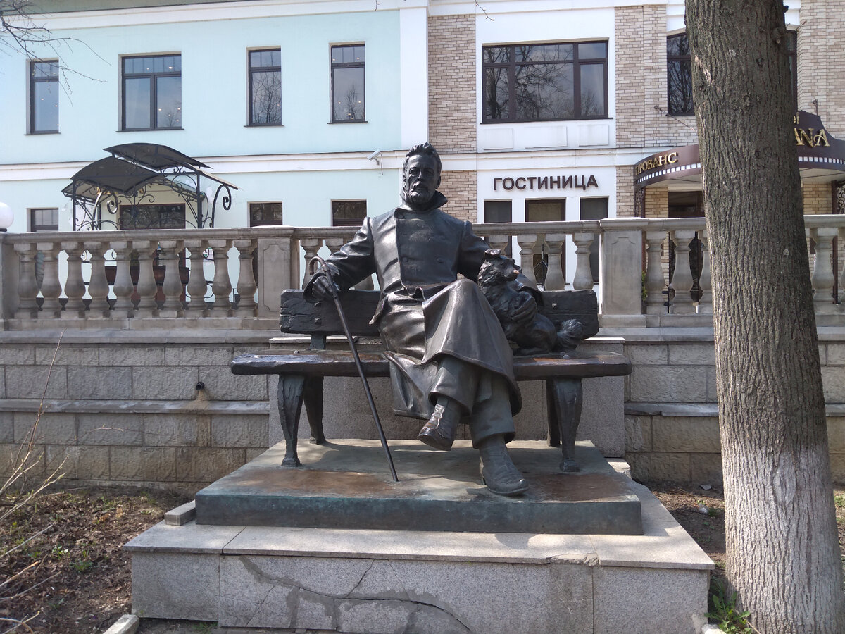Россия. Звенигород. Памятник А.П. Чехову