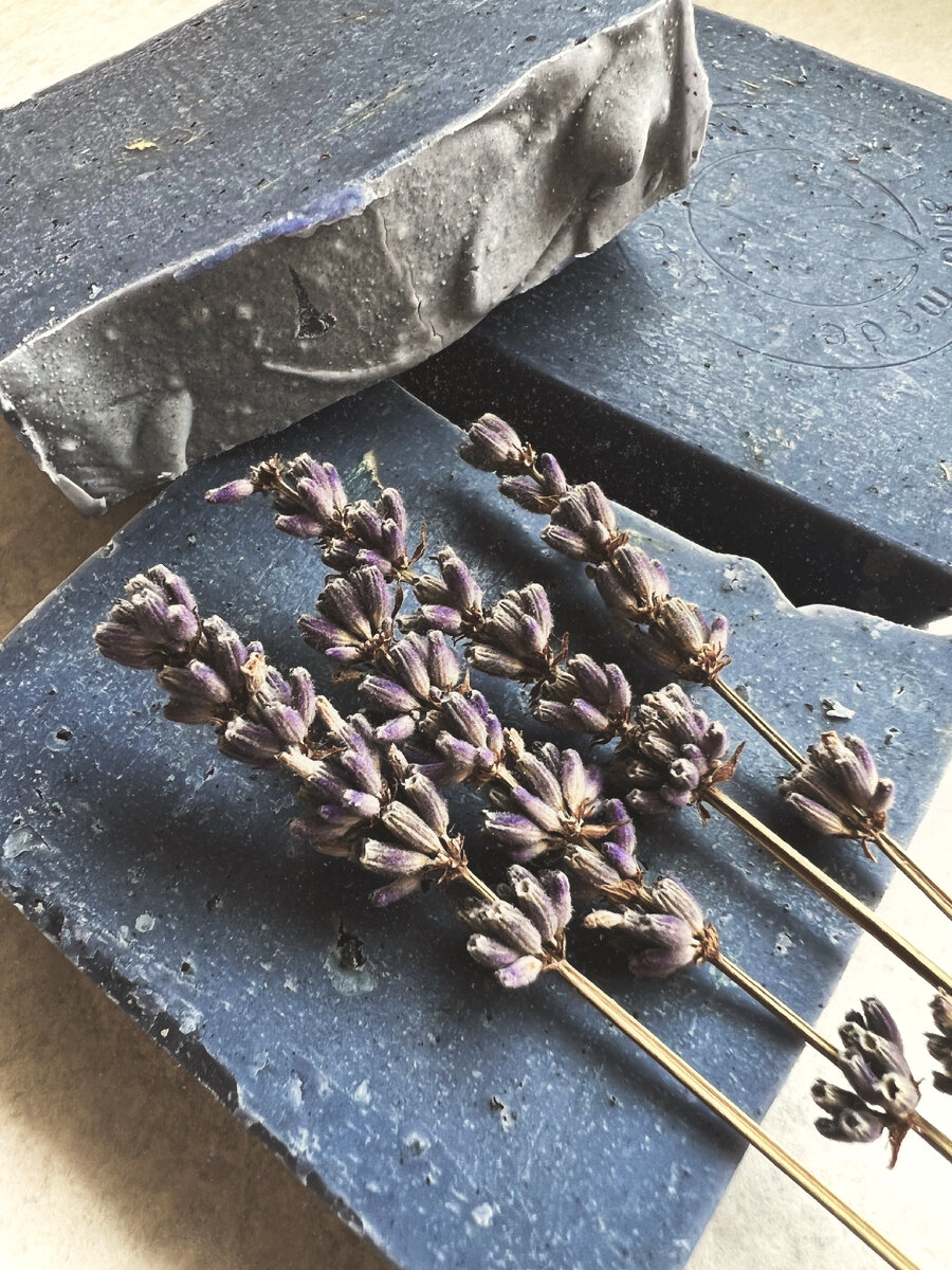 Мыло “Bleu de carbon”.