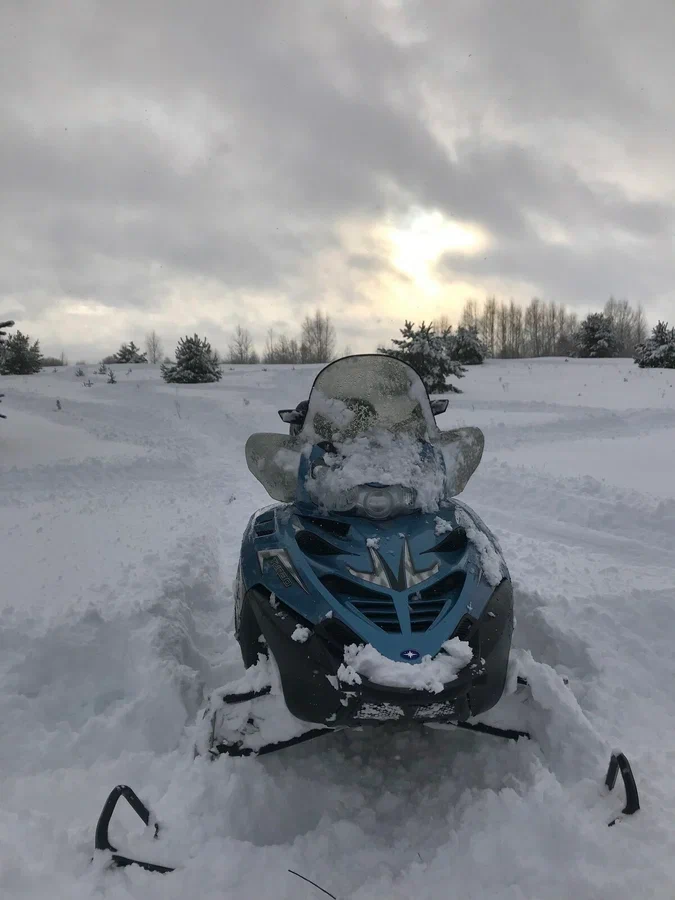 Пухляк не проблема, при наличии мощности! Источник фото - https://auto.ru/snowmobile/used/sale/polaris/fst/4145993-2a4410b9/
