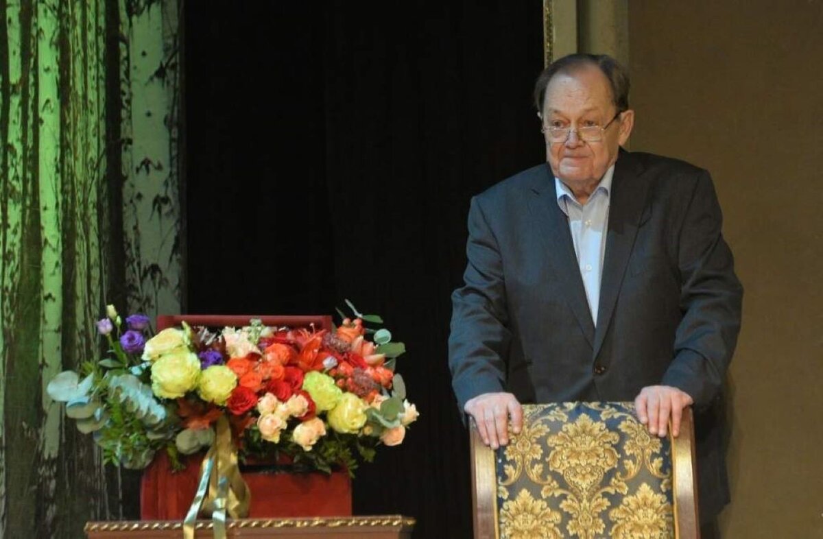    Худрук Курского драмтеатра Юрий Бурэ отмечает 85-летний юбилей