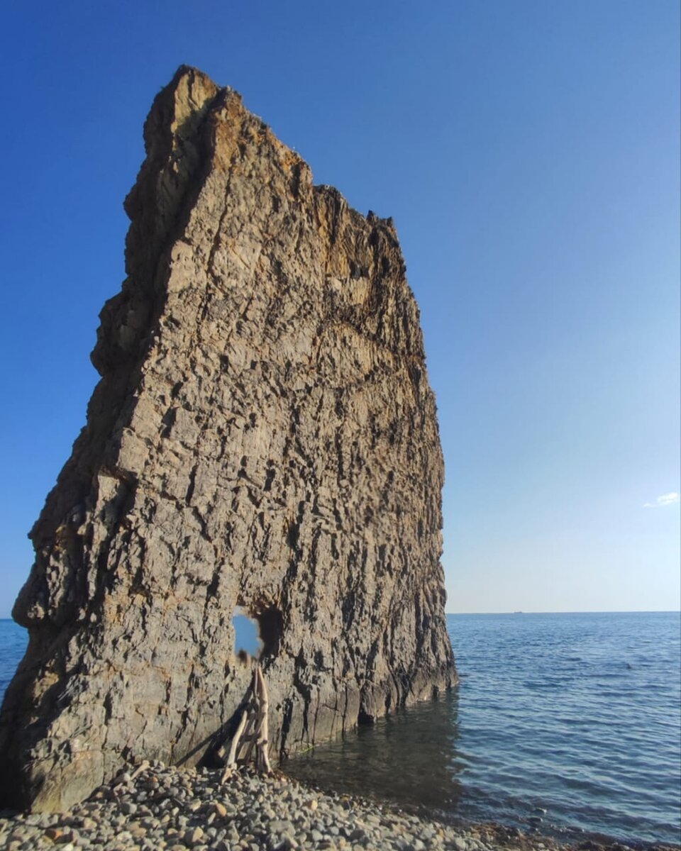 Пляж скала Парус Геленджик