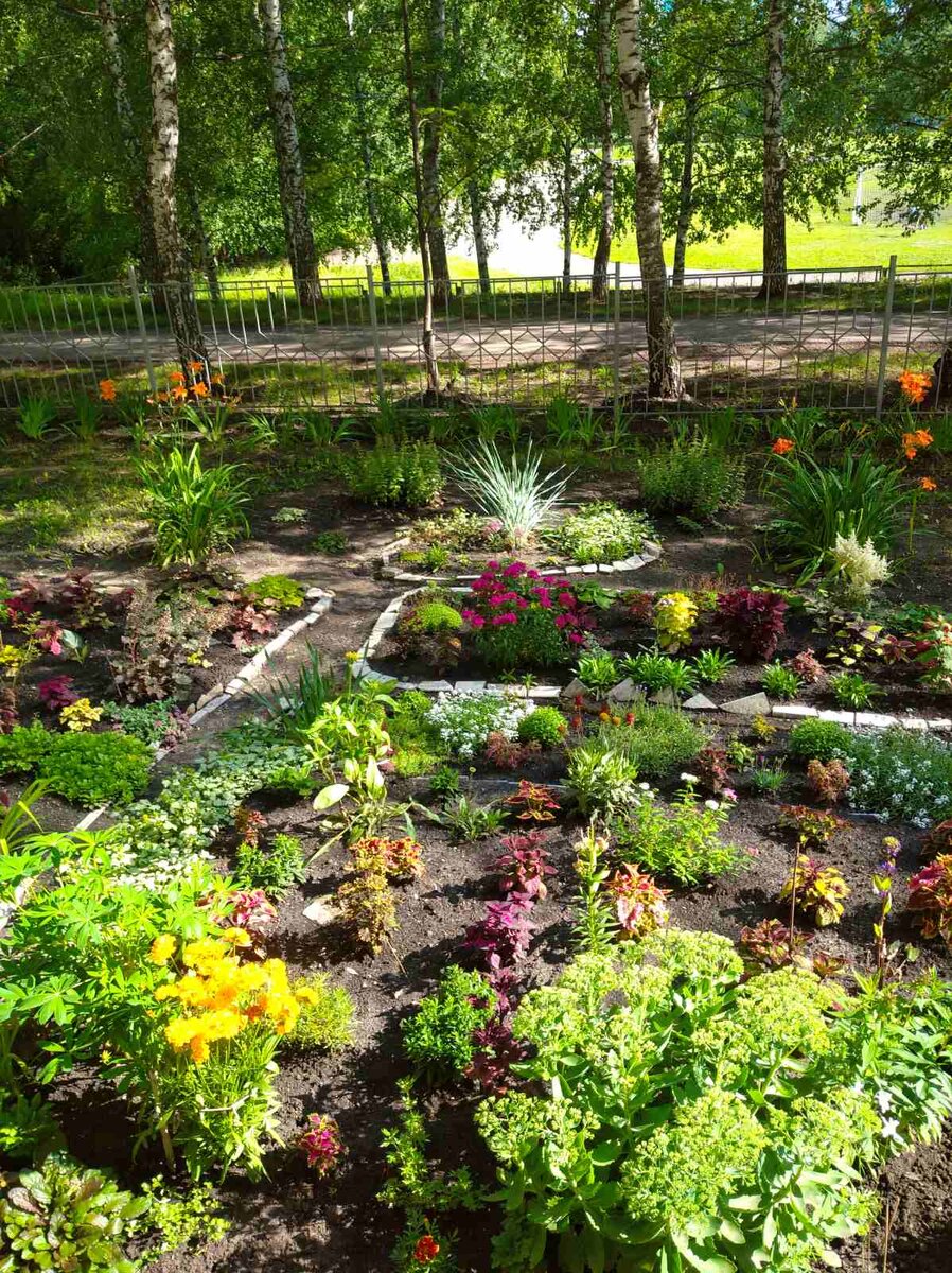 Это июнь, начало лета