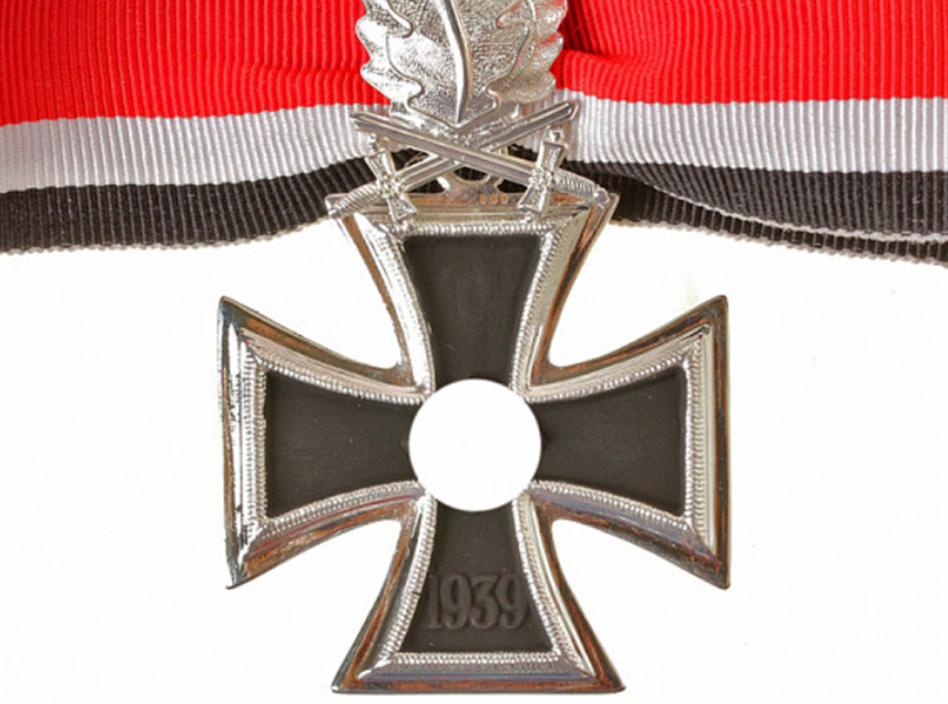 Рыцарский крест (Ritterkreuz). Рыцарский крест железного Креста с дубовыми листьями и мечами. Орден третьего рейха Рыцарский крест. Рыцарский крест награда третьего рейха.