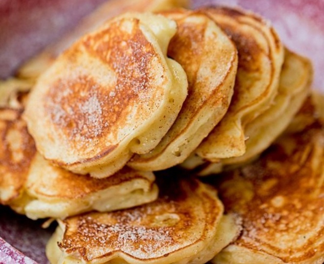 Яблочные оладьи по-новому: лучше шарлотки, вкуснее пирожных - максимально яблочные. И я поняла, что всю жизнь пекла оладьи неправильно