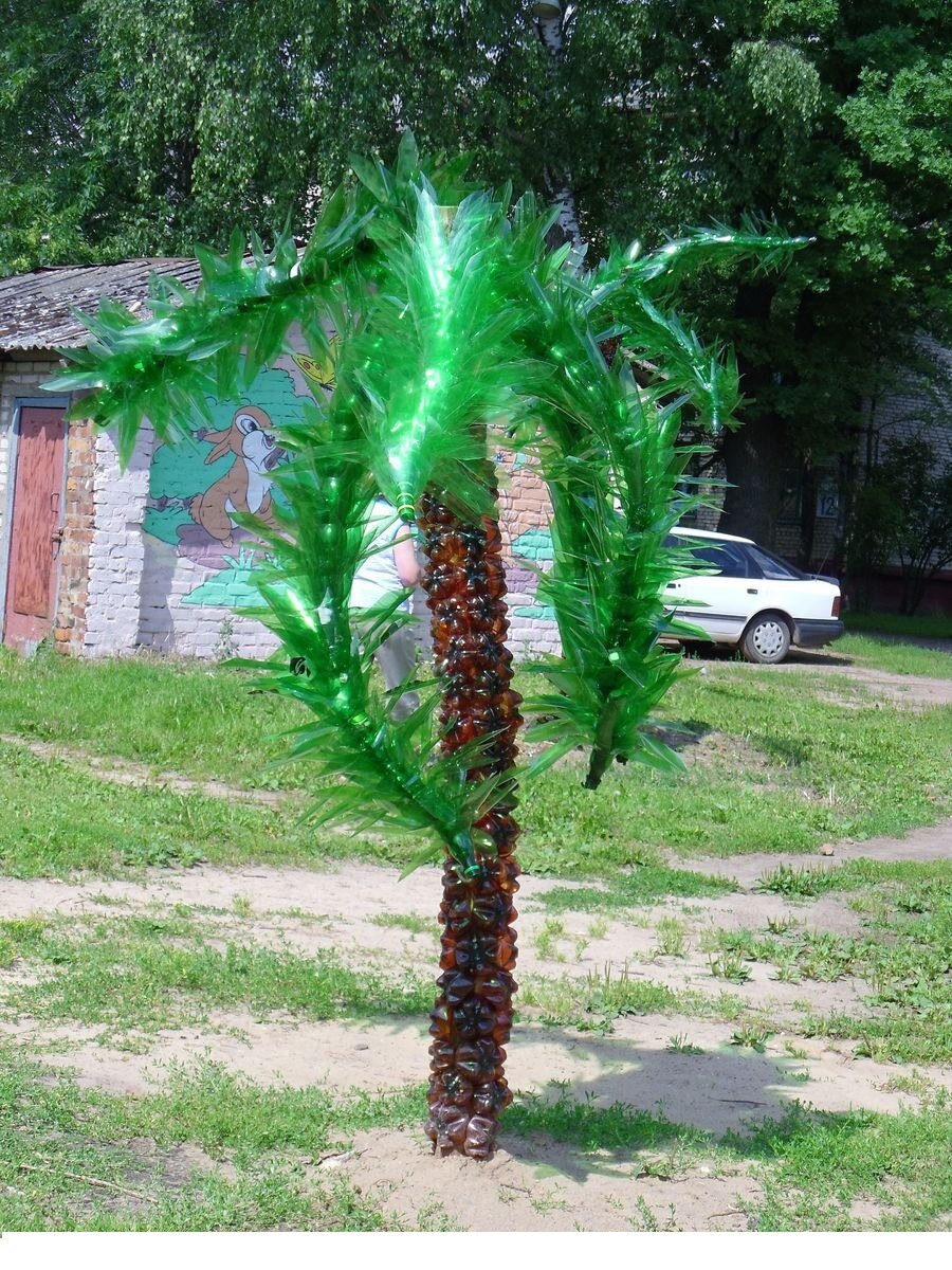 Пальма из пластиковых бутылок фото Поделки из пластиковых бутылок для сада и дачи своими руками. Декор сада своими 