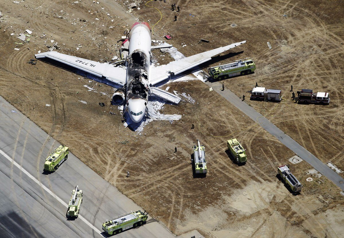 Авиакомпании катастрофы. Asiana Airlines Flight 214. Азиана Эйрлайнс Боинг 777 авиакатастрофа. Боинг 737 авиакатастрофа. Катастрофа Boeing 777 в Сан-Франциско.