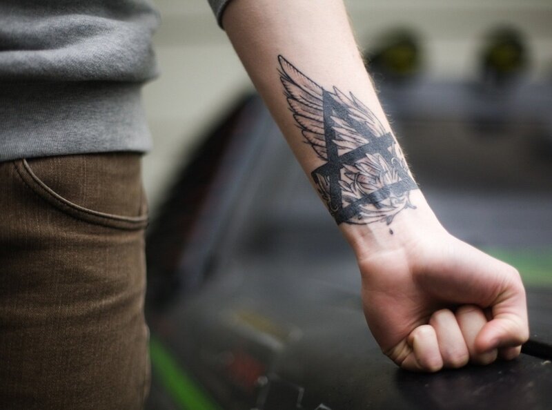Татуировки для мужчин на руке: темы, расположение