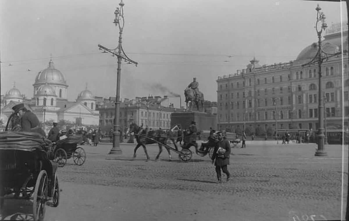 площадь восстания 100 лет назад